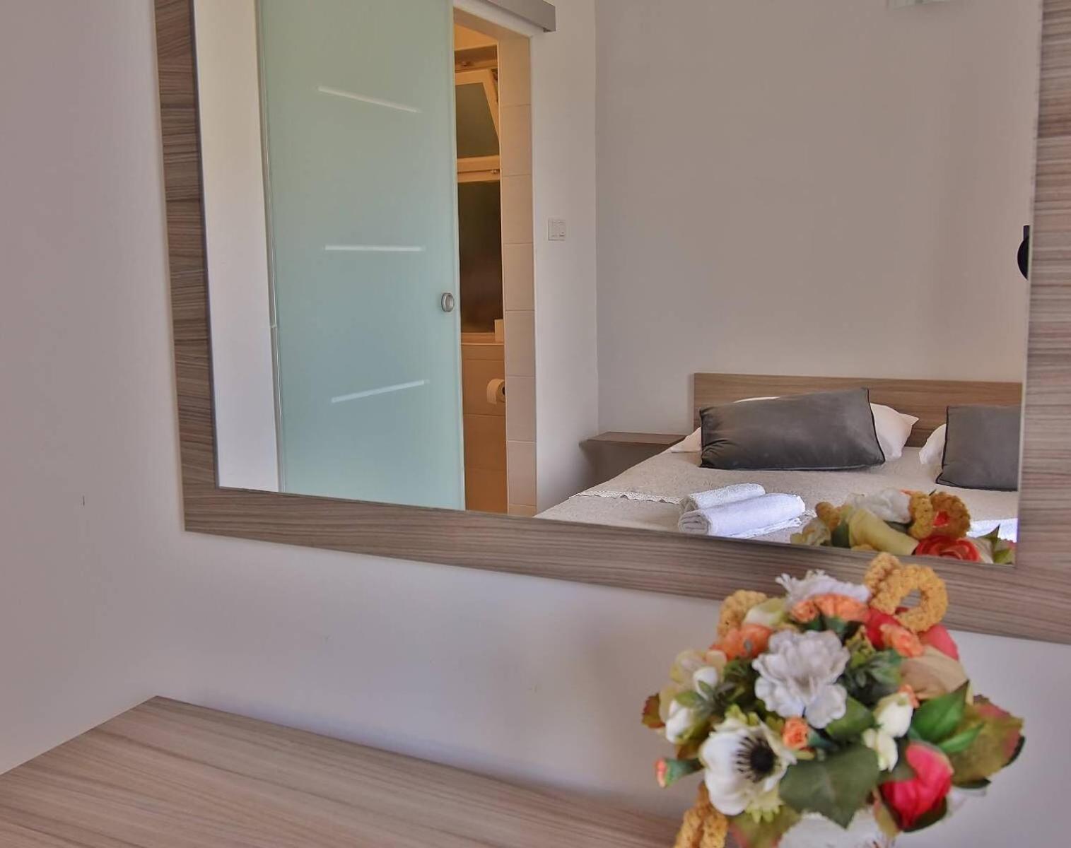 Apartments Ruzica Banjol Exterior foto